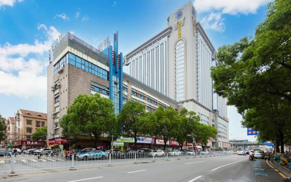 长沙魔都时尚酒店(万家丽广场地铁站杨帆夜市店)