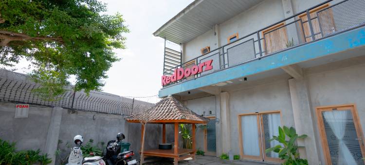 红多兹伊斯兰酒店-近龙目岛震中购物中心(RedDoorz Syariah near Lombok Epicentrum Mall)图片