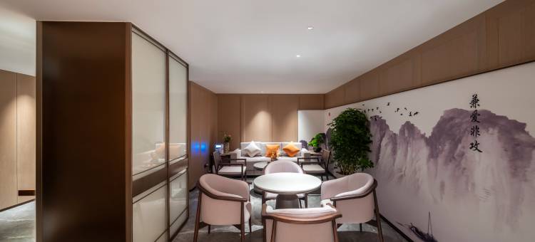 华兴米兰国际酒店(鲁山尧山大道店)图片