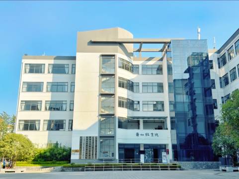 笔山教育院酒店(兴义万峰林机场店)