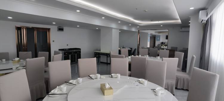 艺龙海雅酒店(许昌胖东来时代广场曹魏古城店)图片