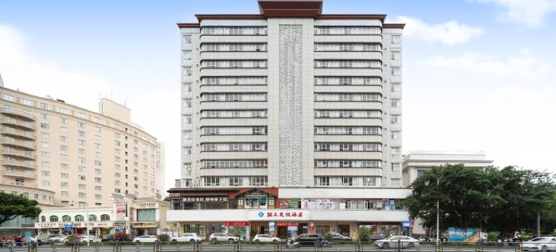 三亚银天度假酒店(大东海大菠萝夏日百货店)图片