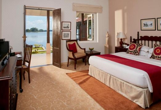 EKHO Lake House Hotel Overview