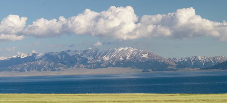 赛里木湖AC酒店图片