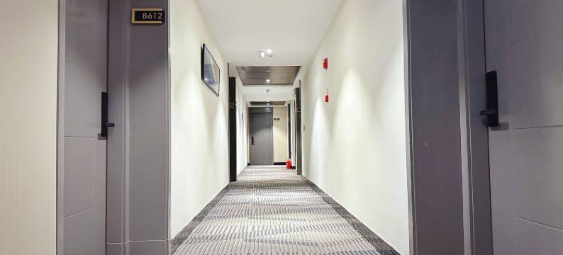 三亚海蓝湾度假酒店(海月广场外贸路美食街店)图片