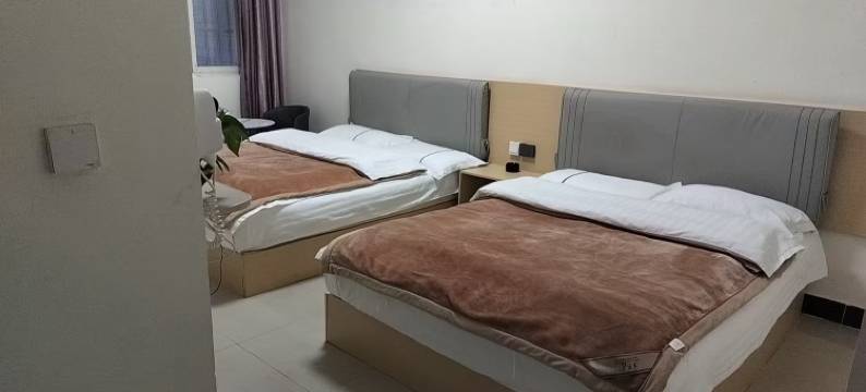 龙馨宾馆(禄劝民族广场店)图片