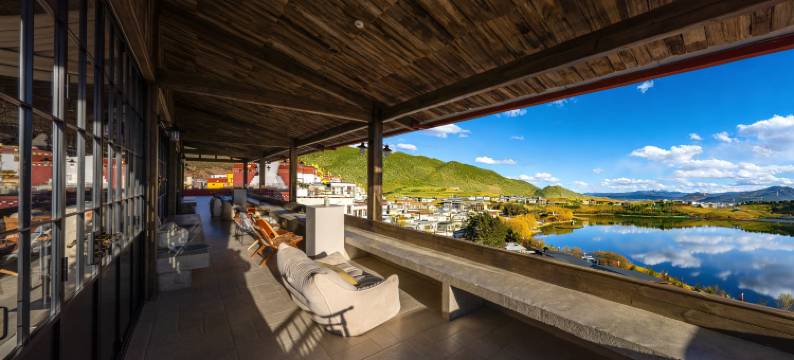 松赞林里雪山湖泊景观酒店(香格里拉松赞林寺景区内店)图片