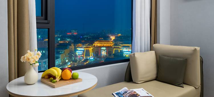 艺龙海雅酒店(许昌胖东来时代广场曹魏古城店)图片