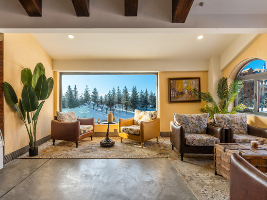 疆宿·津禧Surprise城堡度假民宿(布尔津喀纳斯塔桥店)