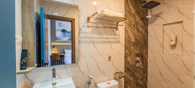 Front One Budget Hotel Tirtonadi Solo图片