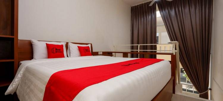三宝垄红多兹 Plus Paragon购物中心家庭旅馆(RedDoorz Plus Near Paragon Mall Semarang)图片