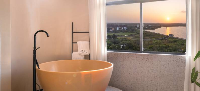 涠洲岛一生所爱法式民宿(西角码头店)图片