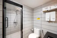 Guoshi Hotel (Dalian Donggang Business District Harbour Plaza Subway Station) - Wifi