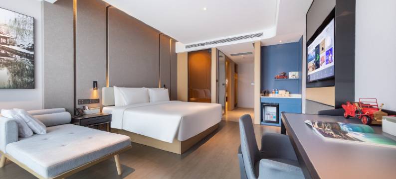 济南旅游路文旅城亚朵酒店图片