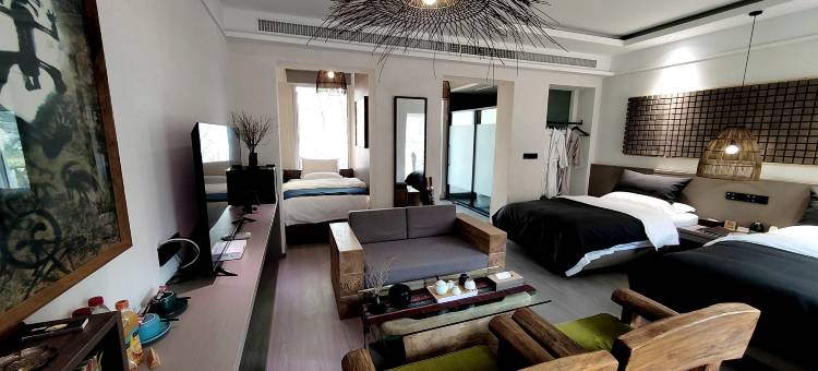 贺兰山岩画古村古树林民宿图片