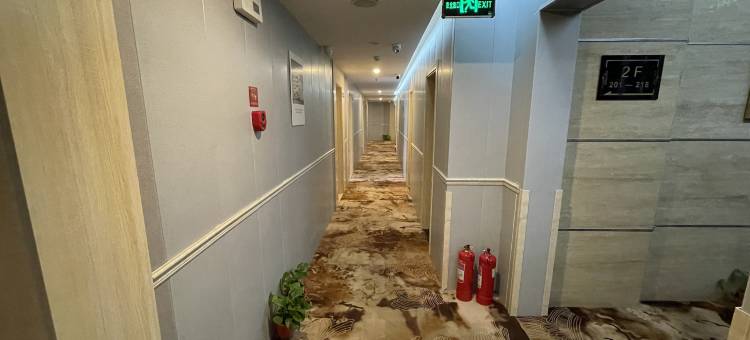 中锦假日酒店(青岛大学麦岛地铁站店)图片