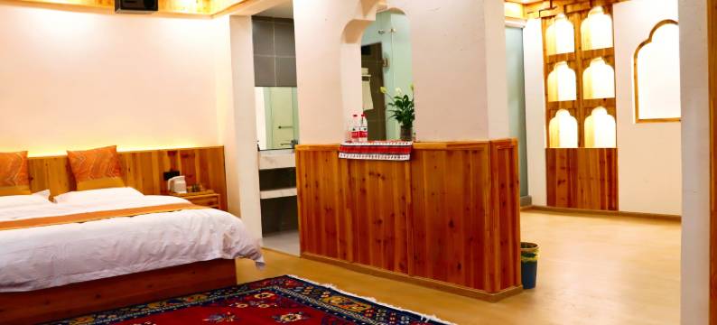 甲居镇卓金林院图片