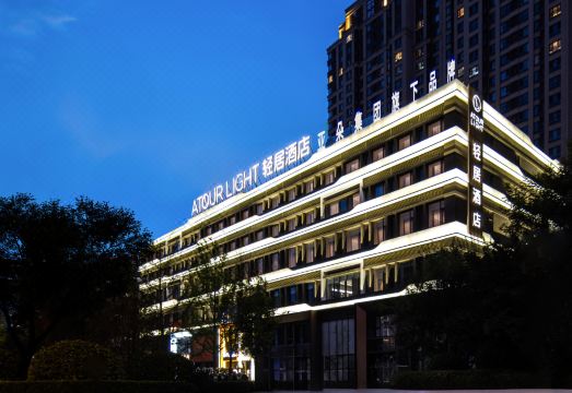 太原南站南中环轻居酒店外景图