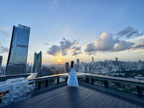 深圳·天台一号|Moment·Skyline民宿(罗湖口岸国贸地铁站店)图片