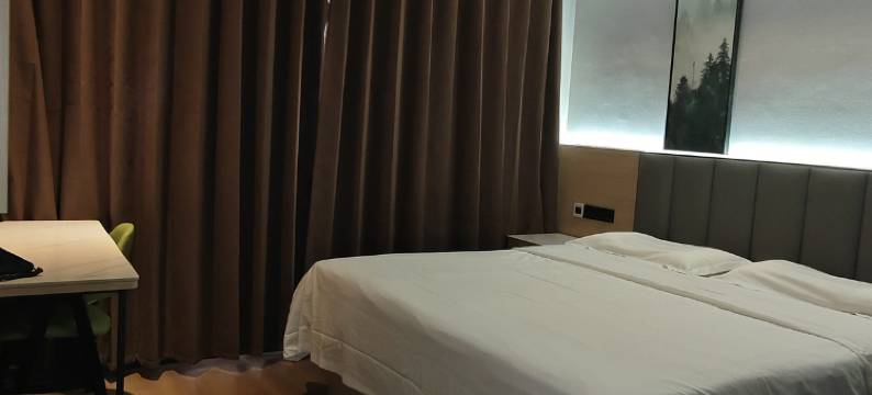 仟世精品酒店(天津静海区汽车站家世界购物广场店)图片