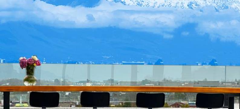 麓鸣·山赞｜雪山IMAX电影画框·日照金山揽景云宿(丽江古城店)图片