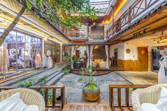 凤凰花儿四合院民宿