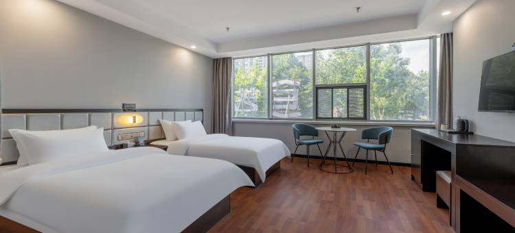 艺龙安云酒店(日照万达广场万平口景区店)图片