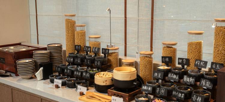 六盘水高铁站人民路亚朵酒店图片