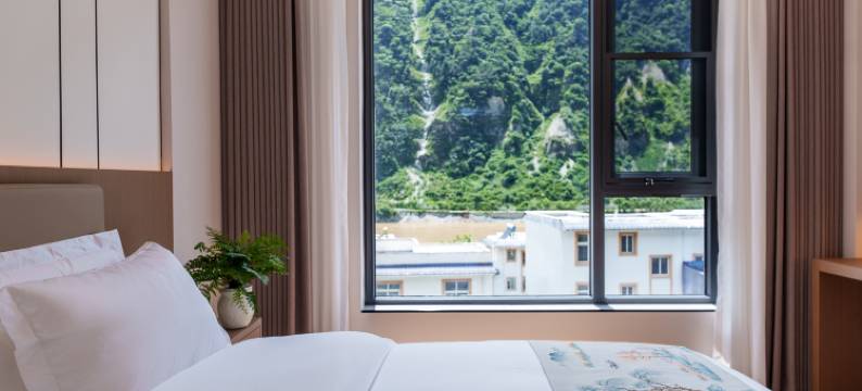 泸定得妥大酒店图片