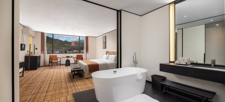 稻城亚丁来麓岷山饭店图片