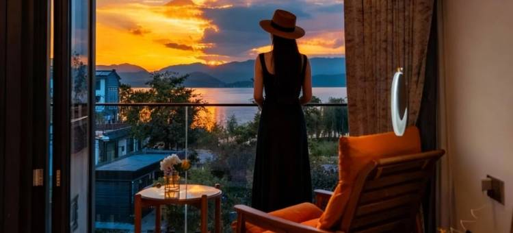 朝日闲云海景美宿(大理洱海龙龛码头观景台店)图片