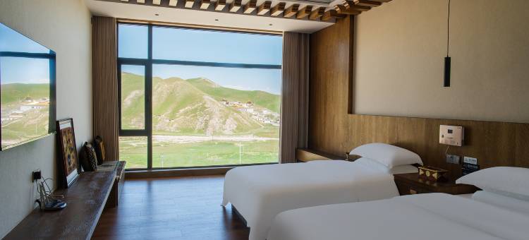 松顿林山居图片