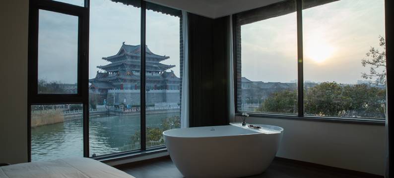 鹿鸣湖畔民宿(开封清明上河园万岁山武侠城店)图片