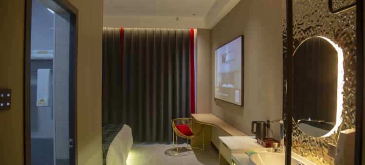 羅蘭·轻居图片