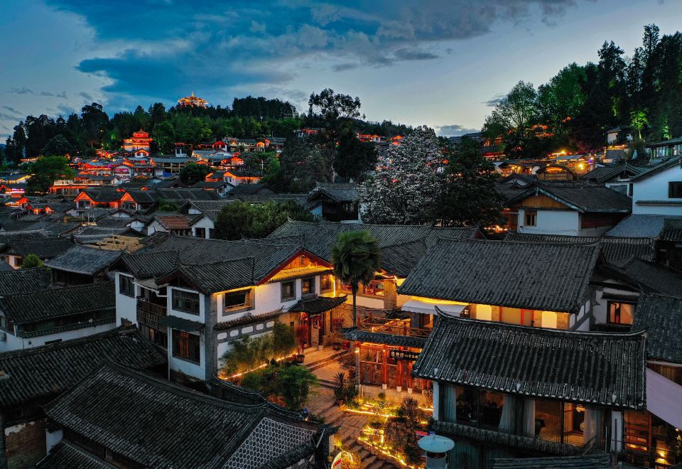 Cathay||Old town palace Inn (Lijiang Old Town Dashuiche Branch) over view
