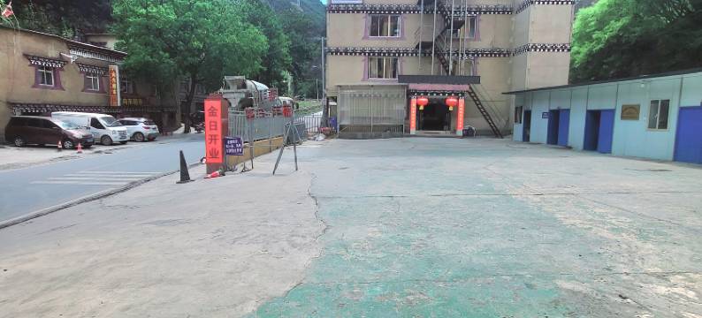 雅江雅途大酒店图片