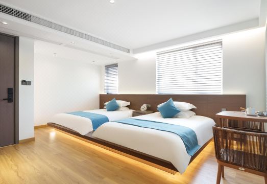 Zhujiajian Shuitian Yise·Super First-line Seaview Holiday Villa (Xiaowu Shitang Branch)Hotel Overview