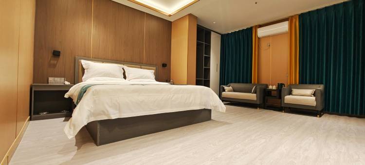 月畔湾轻奢酒店图片