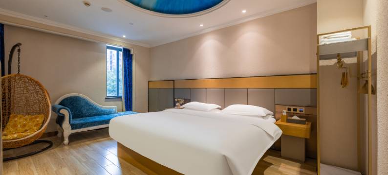 淘元漫居酒店(宁波鄞州万达店)图片