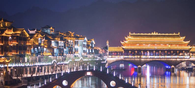 凤凰泊言江景民宿(凤凰古城店)图片