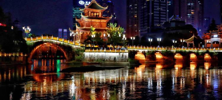 立客友青年旅舍WARM•MOMENTS•WEAVE(喷水池地铁站民生路好吃街店)图片