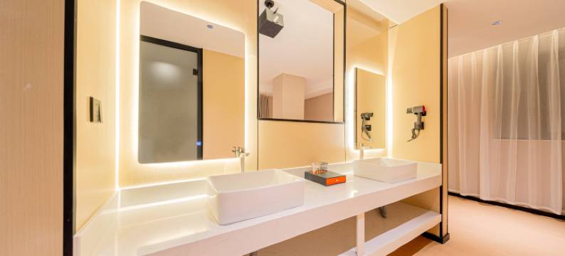 亿辰欢朋影院美宿(潮汕高铁站店)图片