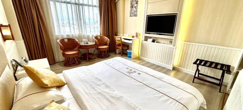 芒市翠堤酒店图片