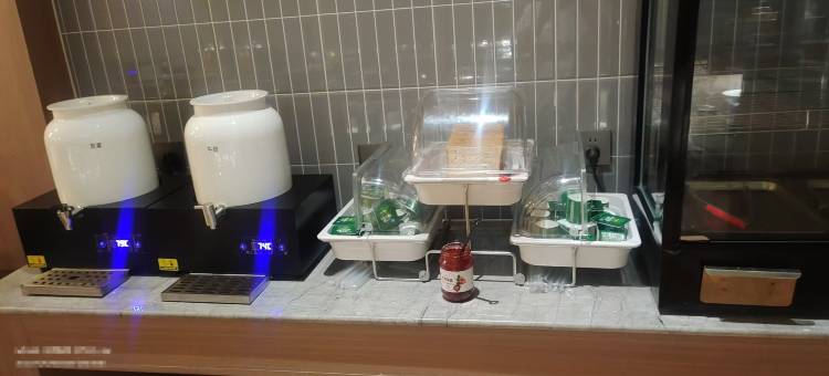 艺龙海雅酒店(西安交通大学雁翔路北口地铁站店)图片