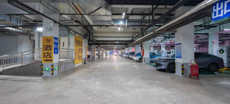 IU酒店(忻州和平西街高铁西站店)图片