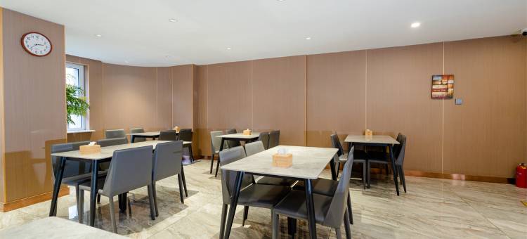 星期三臻选酒店(抚顺站前店)图片