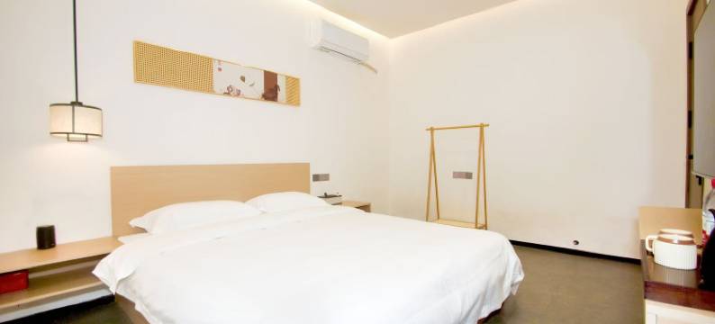 巷往民宿(开封市鼓楼广场店)图片