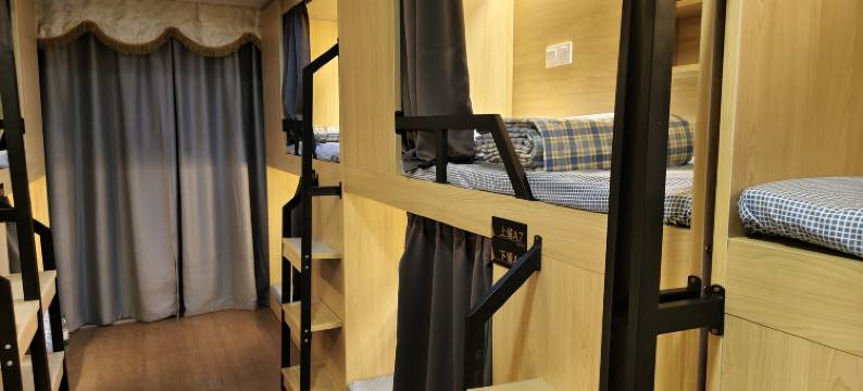 万里青年公寓(季华六路地铁站店)图片