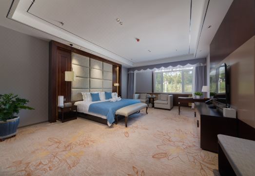 Ujimqin Hotel Hotel Overview