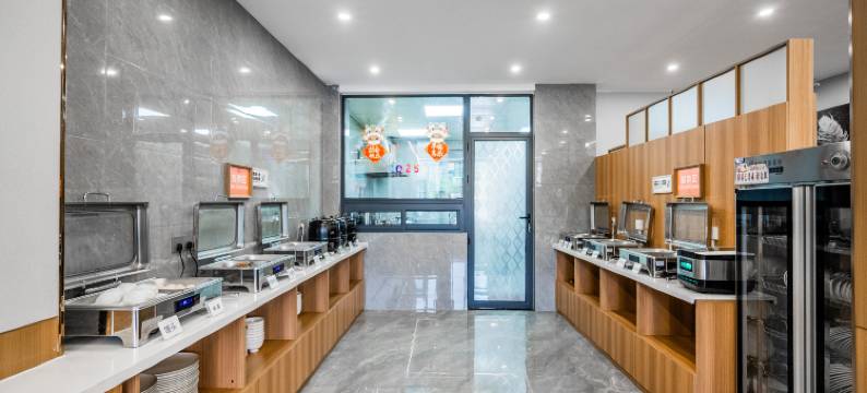 石泉东辉瀚锦酒店(秦巴风情园店)图片